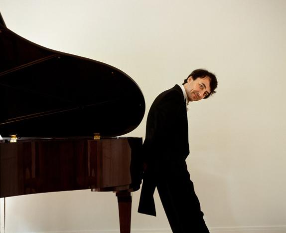 Jean-Efflam Bavouzet Photo: Guy Vivien