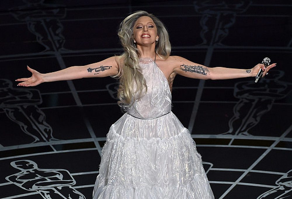 Lady Gaga gives moving tribute at the Oscars to Sound of Music.
