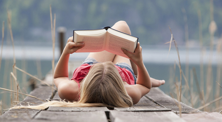 reading-on-dock-1000x550