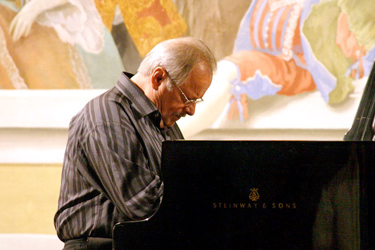Antonín Kubálek at Festival of Chamber Music Český Krumlov 2005 Photo: Lubor Mrázek