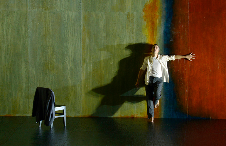 Phillip Addis in Lamento d’Arianna from the Canadian Opera Company’s world premiere production of Pyramus and Thisbe (with Lamento d’Arianna and Il combattimento di Tancredi e Clorinda), 2015. Photo: Gary Beechey