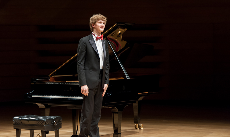 Jan Lisiecki (Photo: Lisa Sakulensky)