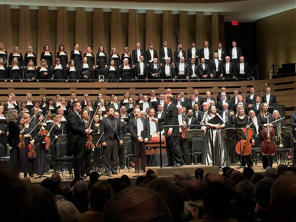 Toronto Mendelssohn Choir with Artistic Director Noel Edison (Photo: Joseph So)