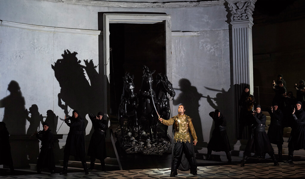 Luca Pisaroni (centre) as Maometto II in the COC’s production of Maometto II, 2016, (Photo: Michael Cooper)