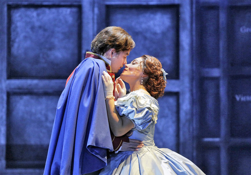 Santa Fe Opera: Stephen Costello (Roméo) Ailyn Pérez (Juliette) in Roméo et Juliette (Photo: Ken Howard)