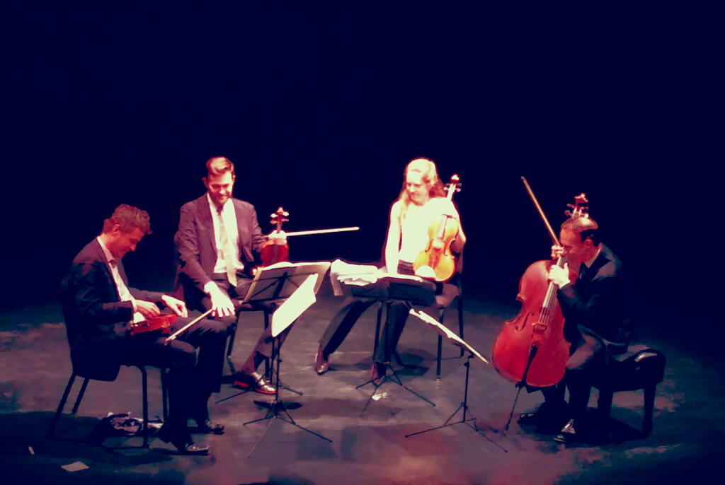 Jeff Nuttall fixing a string that broke during the F minor Haydn quartet.(Photo: John Terauds)
