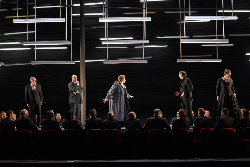 (l-r) Martin Gantner as Gunther, Ain Anger as Hagen, Christine Goerke as Brünnhilde, Andreas Schager as Siegfried and Ileana Montalbetti as Gutrune in the Canadian Opera Company’s production of Götterdämmerung, 2017. (Photo: Michael Cooper)