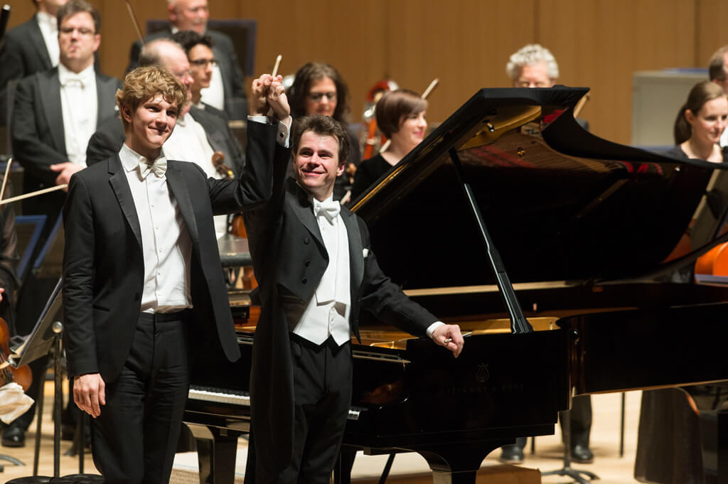 The TSO with Jan Lisiecki (piano), and Jakub Hrůša (guest conductor) (Photo: Jag Gundu)