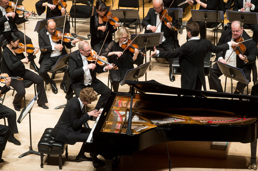 The TSO with Jan Lisiecki (piano), and Jakub Hrůša (guest conductor) (Photo: Jag Gundu)