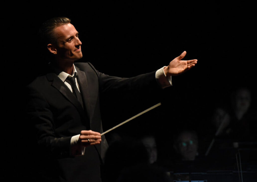Alexander Shelley conducts the National Arts Centre Orchestra (Photo: Fred Cattroll)