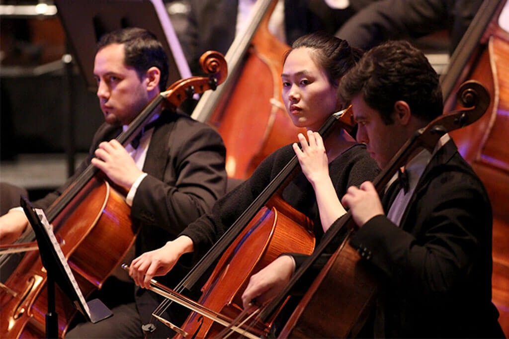 L'OUM joue la Symphonie minute de José Evangelista, qui ne dure que 8 minutes. 