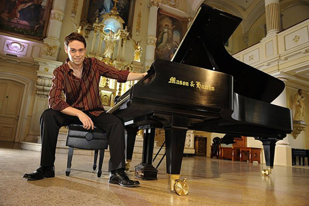 Maxim Bernard, piano