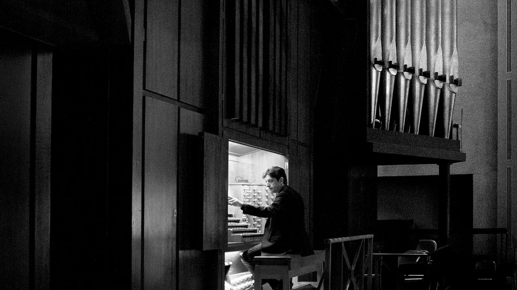 Vincent Boucher est titulaire de l'orgue Beckerath de l'Oratoire Saint-Joseph du Mont-Royal.