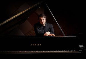 Charles Richard-Hamelin jouera le troisième Concerto de Prokofiev avec l'OSM sous la direction de Vasily Petrenko. (Crédit photo: Elizabeth Delage).