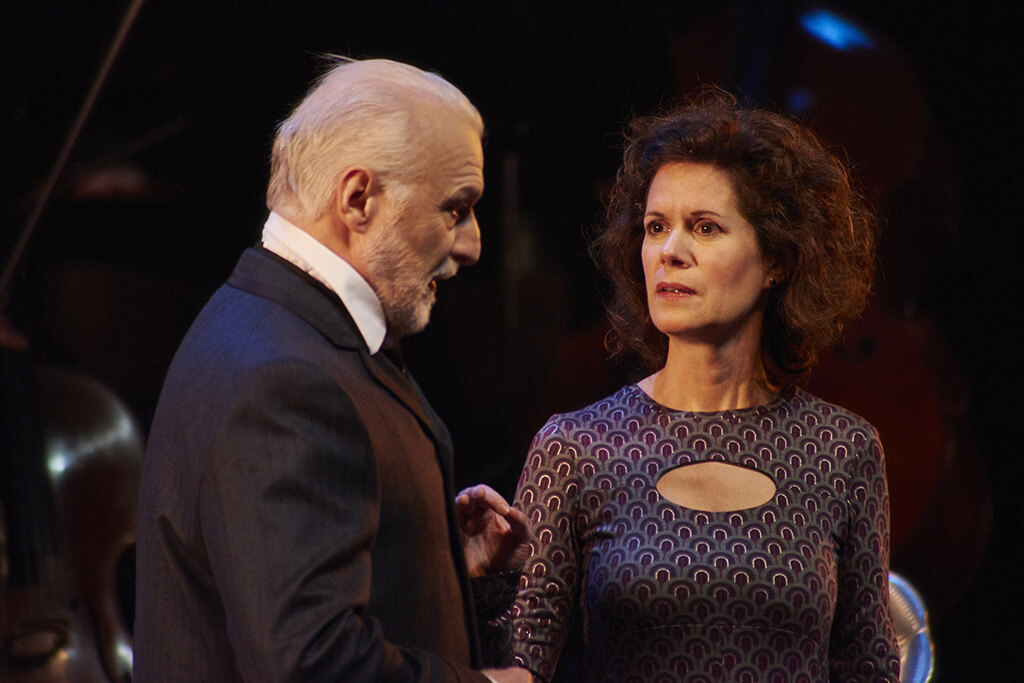 Jean-François Blanchard est digne et touchant en Tchaïkovski tandis que Catherine Perrin est tout à fait à sa place et joue avec conviction. (Crédit: Frank Desgagnés). 