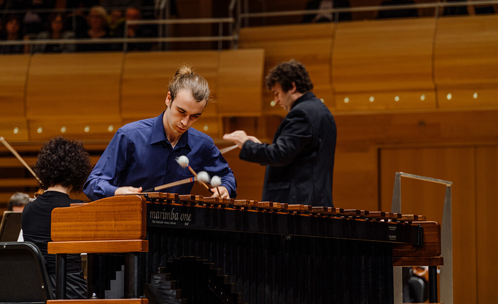 Julien Bélanger, timbalier solo de l’OM, était soliste pour cette création du Concerto pour marimba et orchestre de José Evangelista, démontrant doigté et musicalité. (Crédit: François Goupil)