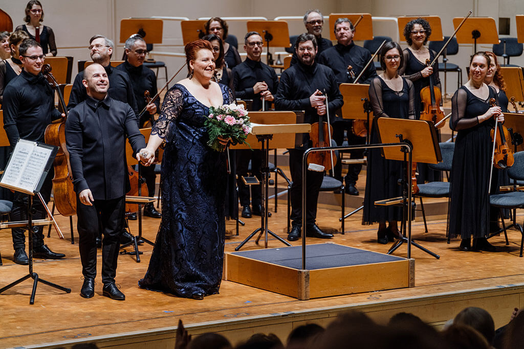 La contralto québécoise Marie-Nicole Lemieux chantait Les Nuits d'été, de Berlioz, avec l'Orchestre Métropolitain, à Dortmund, en Allemagne. (Crédit: François Goupil)