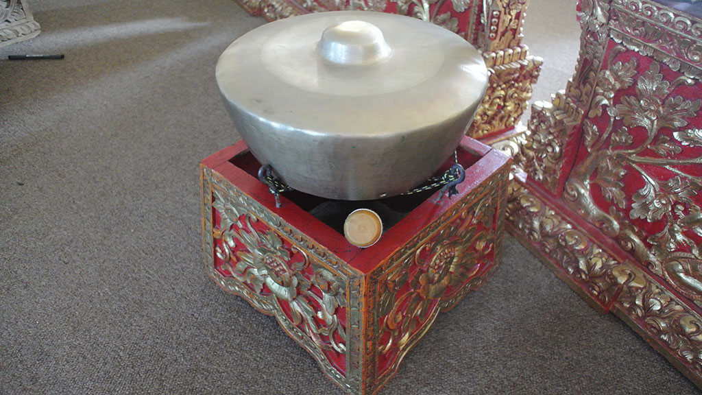 Le kempli ou kajar agit à titre de métronome. (Crédit: Julie Vovan)