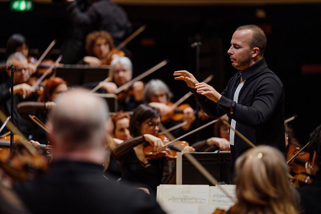 L'Orchestre Métropolitain sous la direction de Yannick Nézet-Séguin à la Philharmonie de Paris. (Crédit : François Goupil)