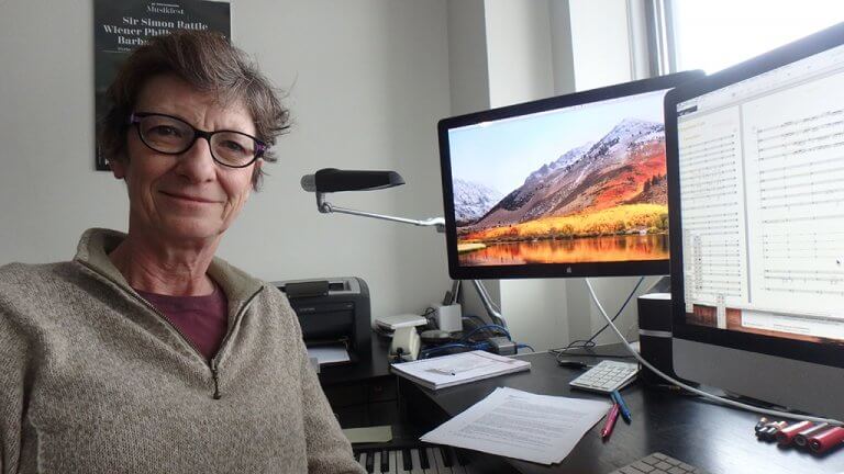 Odile Gruet, l'une des dernières copistes au Québec. (Crédit: Hélène Roulot-Ganzmann)