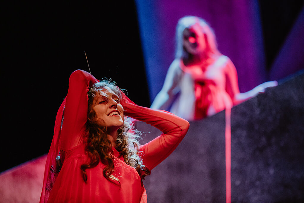 Gina Hanzlik, soprano, dans Lucia di Lammermoor à Opéra McGill. (Crédit: Brent Callis)