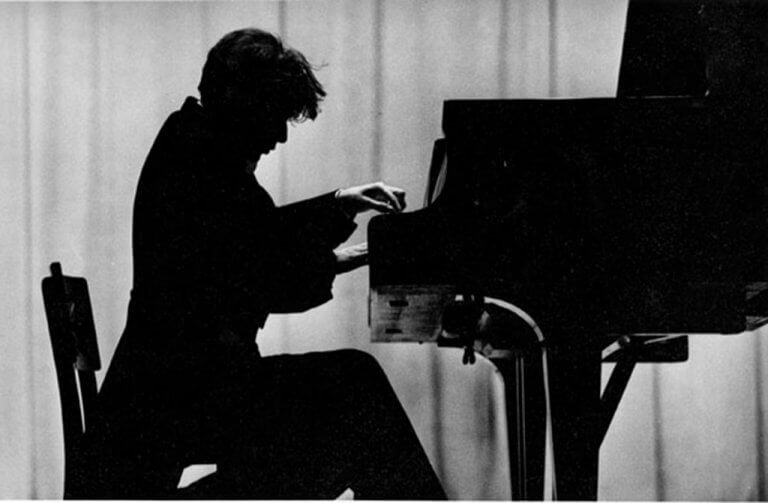 Glenn Gould et d'autres pianistes légendaires ont joué sur les scènes montréalaises. Panorama.