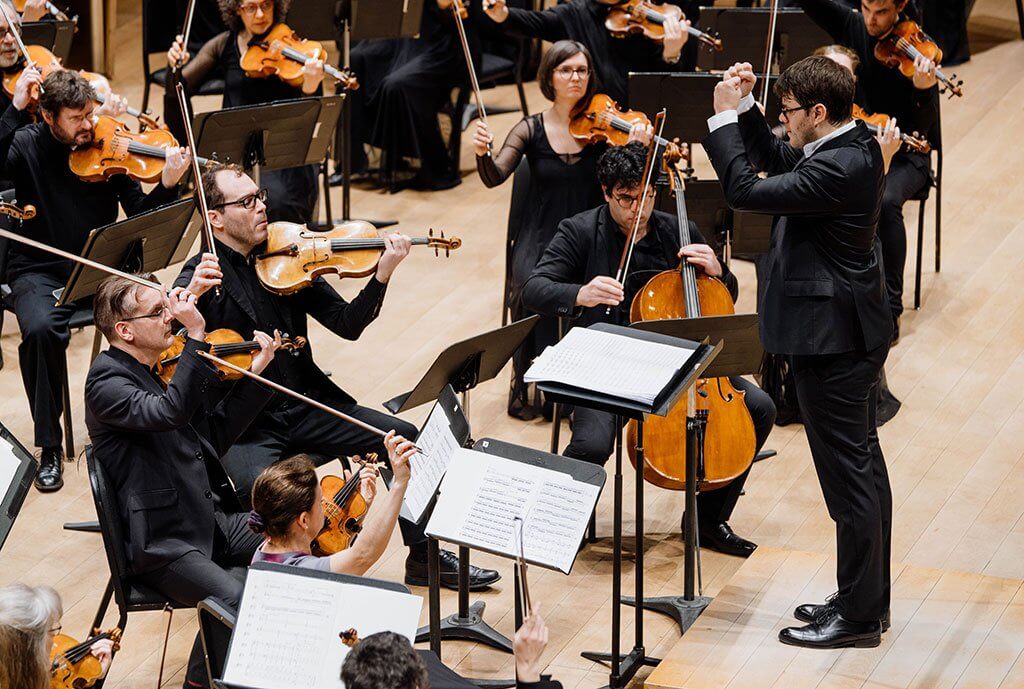 Quatuor Molinari and Orchestre Métropolitain led by Nicholas Carter. (Credit: François Goupil)