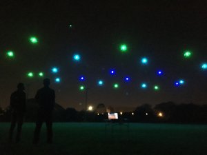 Une chorégraphie lumineuse de drones viendra conclure le concert de l'OSQ du 25 juillet, au Domaine Maizerets. (Photo: courtoisie de Noctura)
