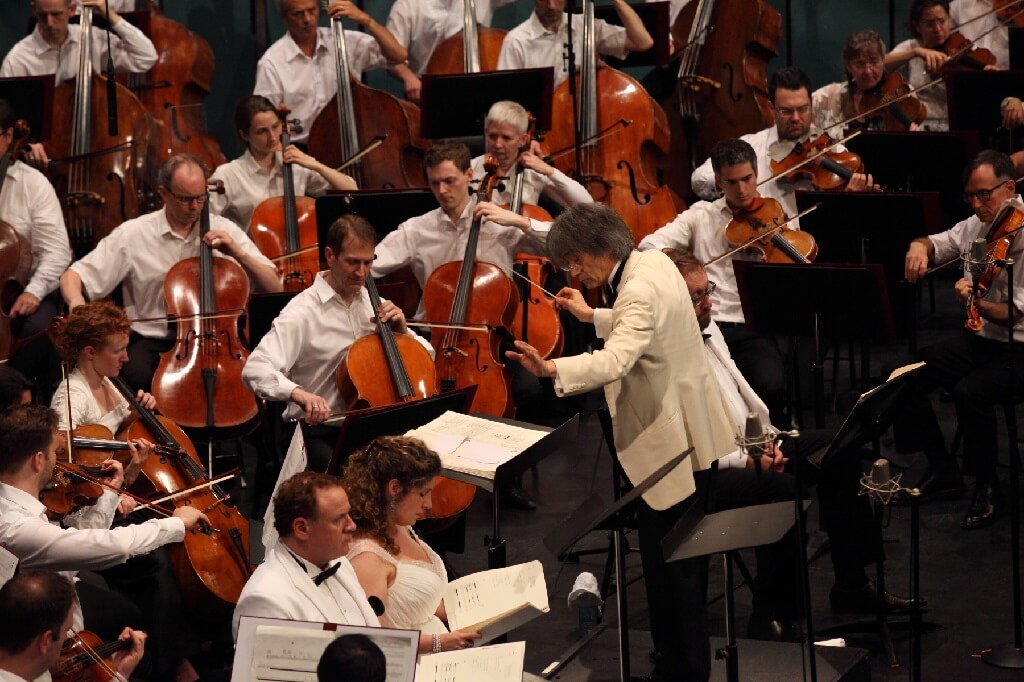 Kent Nagano conducting the OSM at Lanaudière. (Photo: pure perception)
