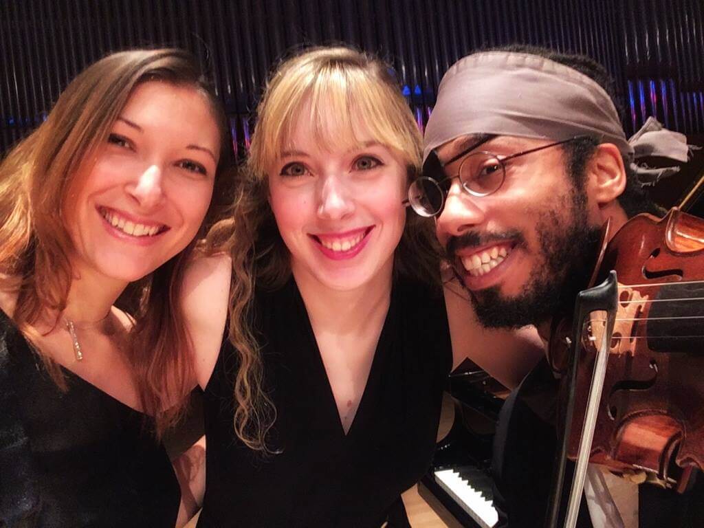 De gauche à droite: Karine Bouchard, violoncelliste, Laurence Manning, pianiste, et Jean Despax, violoniste. (Photo: courtoisie). 