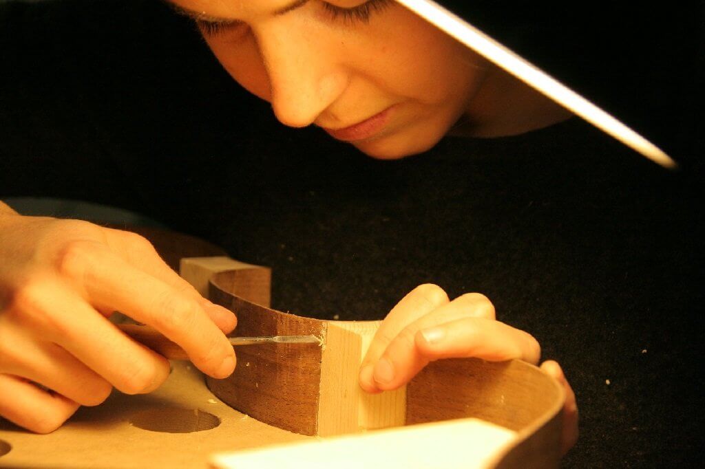 À la croisée de la tradition et de la modernité, la lutherie québécoise contemporaine continue de prendre de l’essor. (Photo: page Facebook de l'École nationale de lutherie)