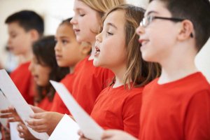 Les bienfaits du chant choral sont nombreux, tant pour les enfants que pour les adultes. (Photo: banque d'images)