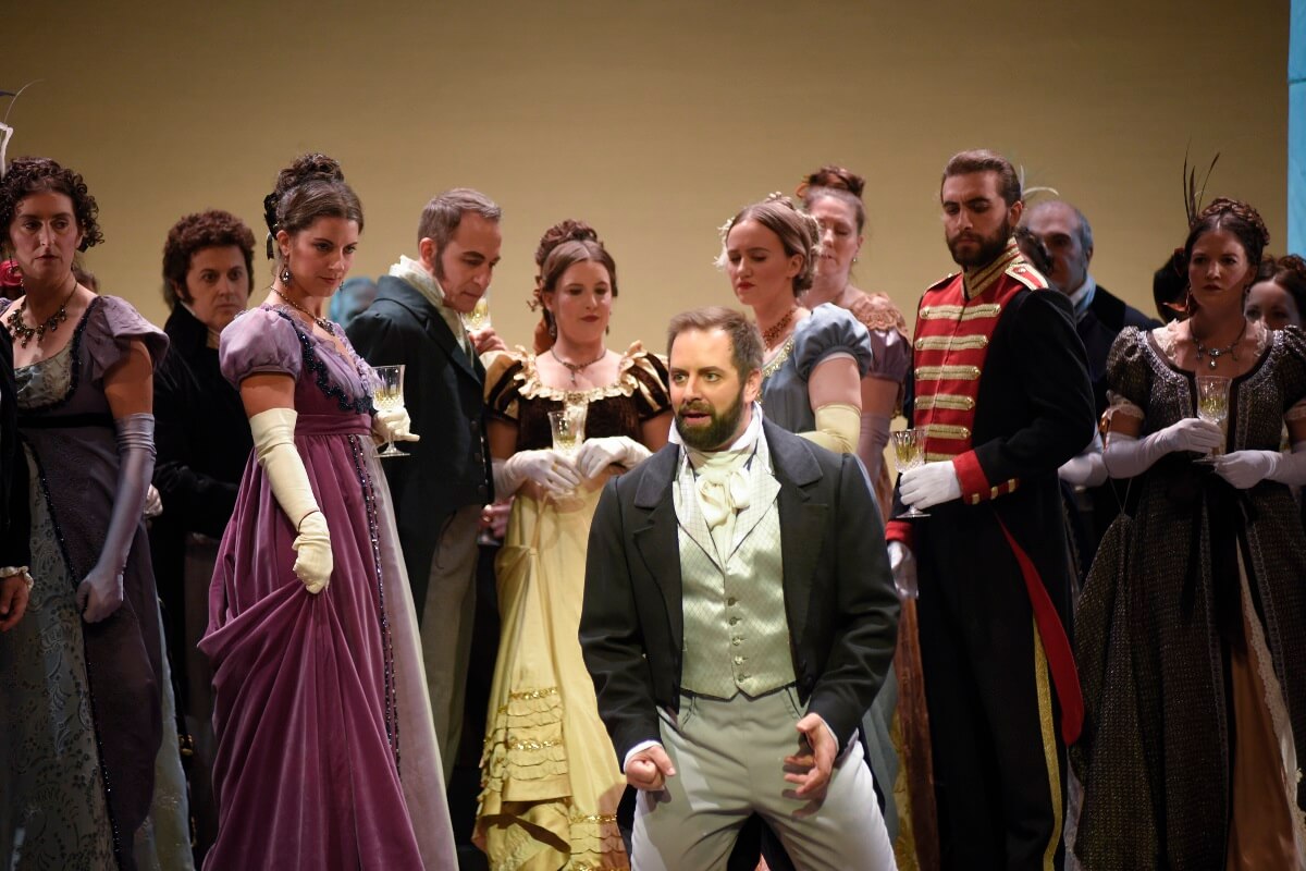 Étienne Dupuis dans Eugène Onéguine, Opéra de Montréal, septembre 2019. (Photo: Yves Renaud)