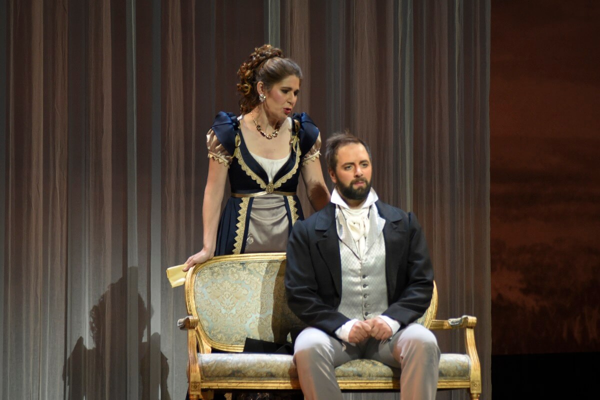 Nicole Car et Étienne Dupuis dans Eugene Onéguine, Opéra de Montréal, 2019. (Photo: Yves Renaud)