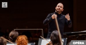 Yannick Nézet-Séguin en train de diriger (Photo : François Goupil)