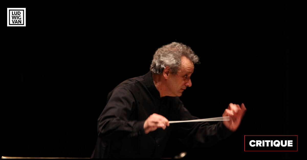 Louis Langrée dirigeait l'OSM, le 9 février 2022, à la Maison symphonique. (Crédit: Mark Lyons)