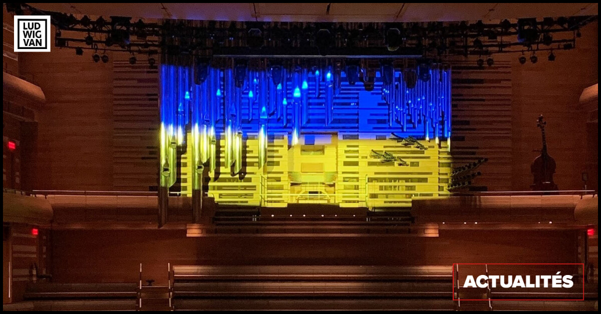Le Grand orgue Pierre-Béique de la Maison symphonique aux couleurs du drapeau de l'Ukraine. (Photo: page Facebook de l'OSM)