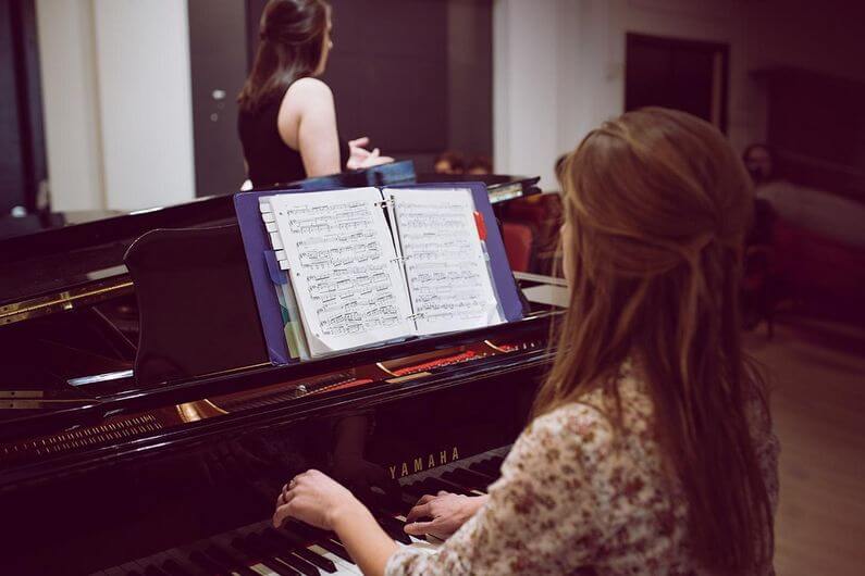 Un don de 2M $ de la Fondation Azrieli permet la création d'un programme en piano-art vocal.