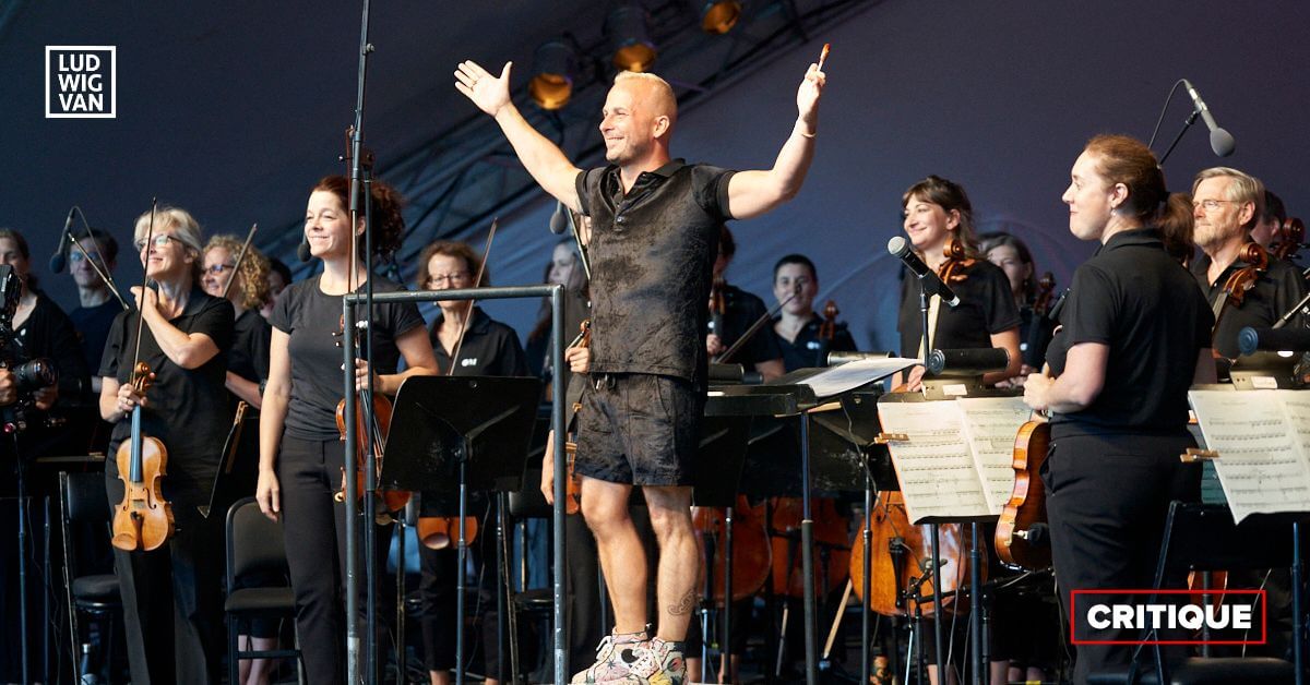 Yannick Nézet-Séguin dirigeait l'Orchestre Métropolitain au pied du Mont-Royal, 2 août 2022. (Photo: Sylvain Légaré)