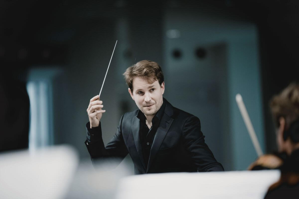 Clemens Schuldt, chef d'orchestre (Photo: Marco Broggreve)