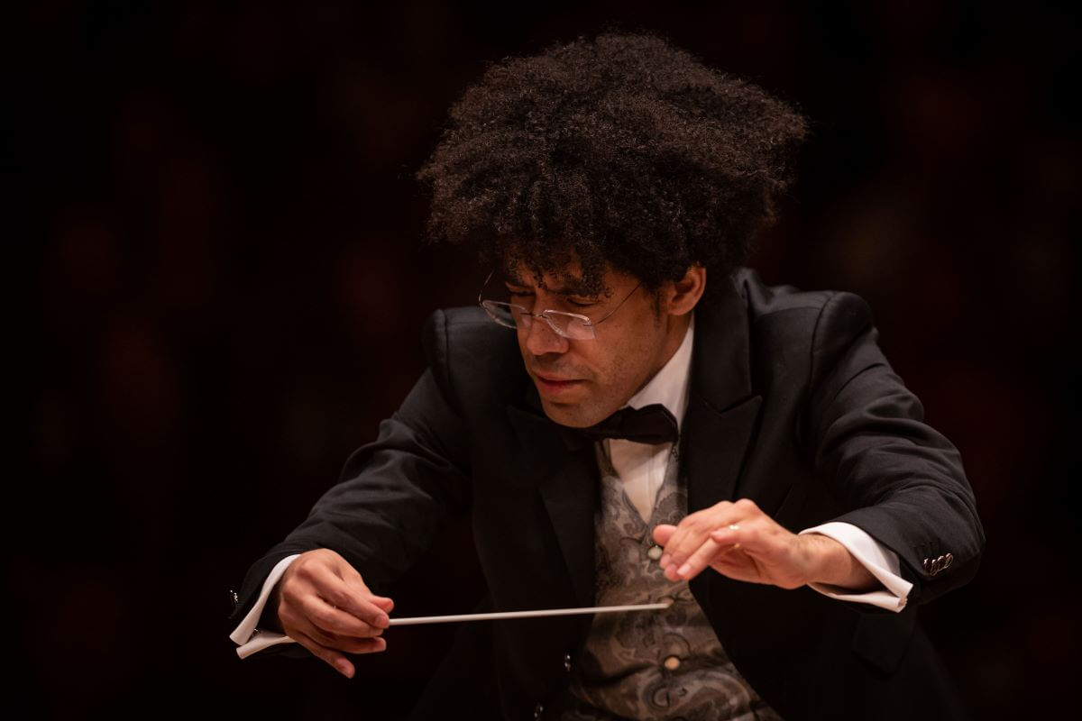 Rafael Payare dirigeant l'OSM au Carnegie Hall, 8 mars 2023. (Photo: Antoine Saito)