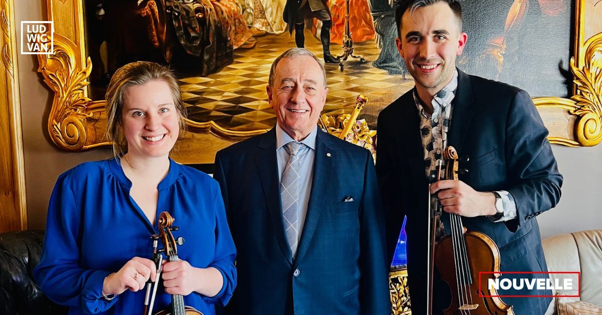 Diane Bayard et Guillaume Villeneuve, violonistes du Quatuor Cobalt, en compagnie de Roger Dubois, président de Canimex. (Photo: courtoisie)