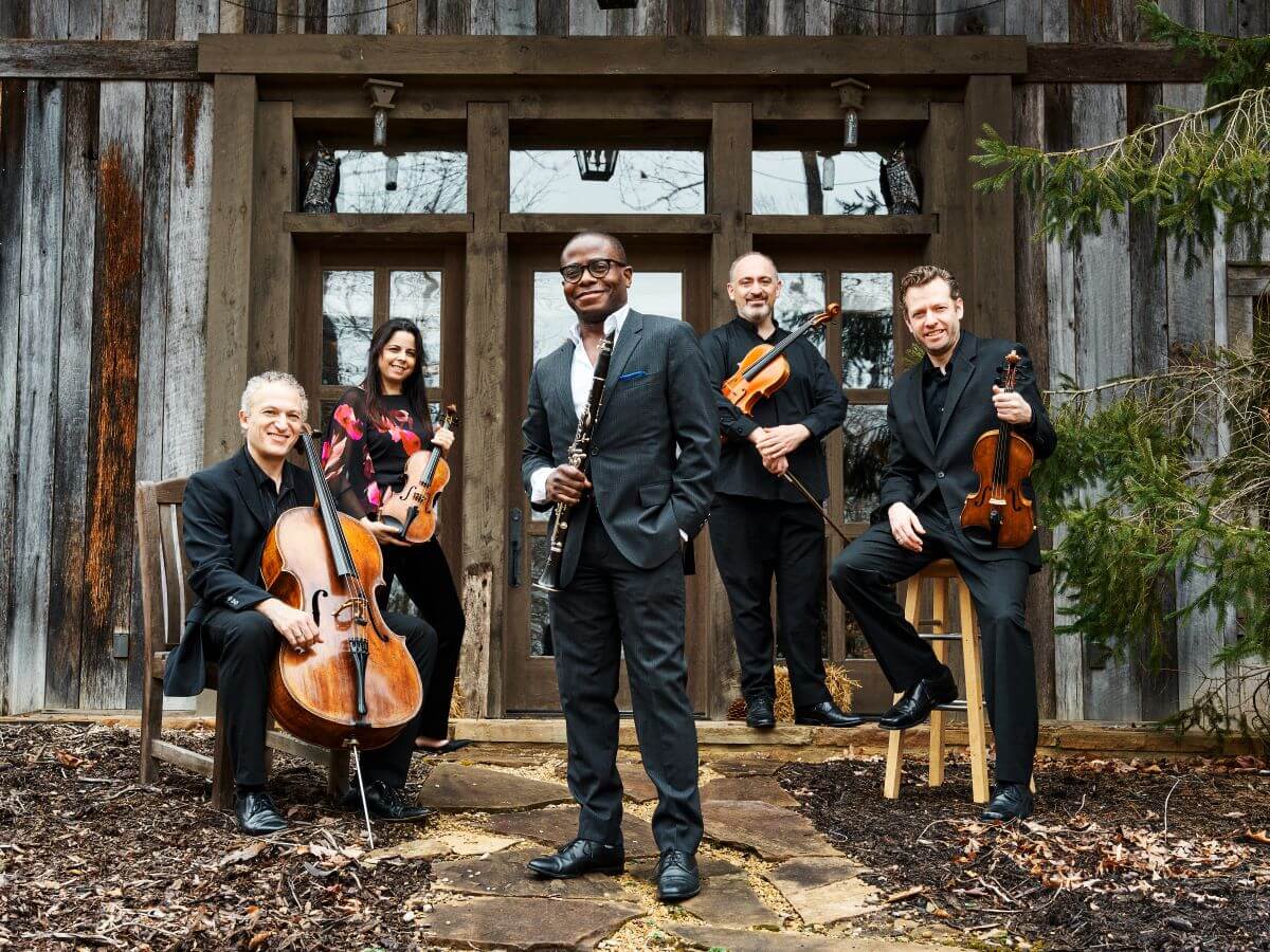 Anthony McGill et le Pacifica Quartet. (Photo: Eric Rudd)