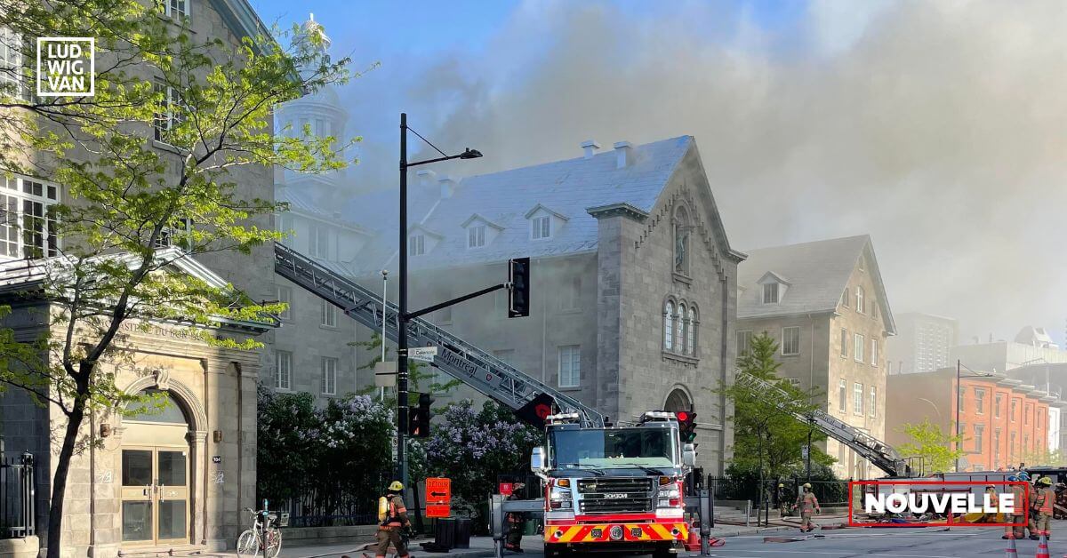 La Chapelle historique du Bon-Pasteur a été dévastée par un incendie qui aurait commencé dans l'entretoit, jeudi en fin d'après-midi. (Photo: Daniel Béland)
