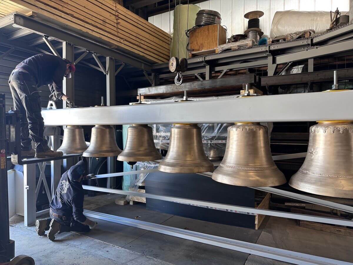 Le carillon en cours de montage. (Photo: courtoisie de l'Oratoire St-Joseph)