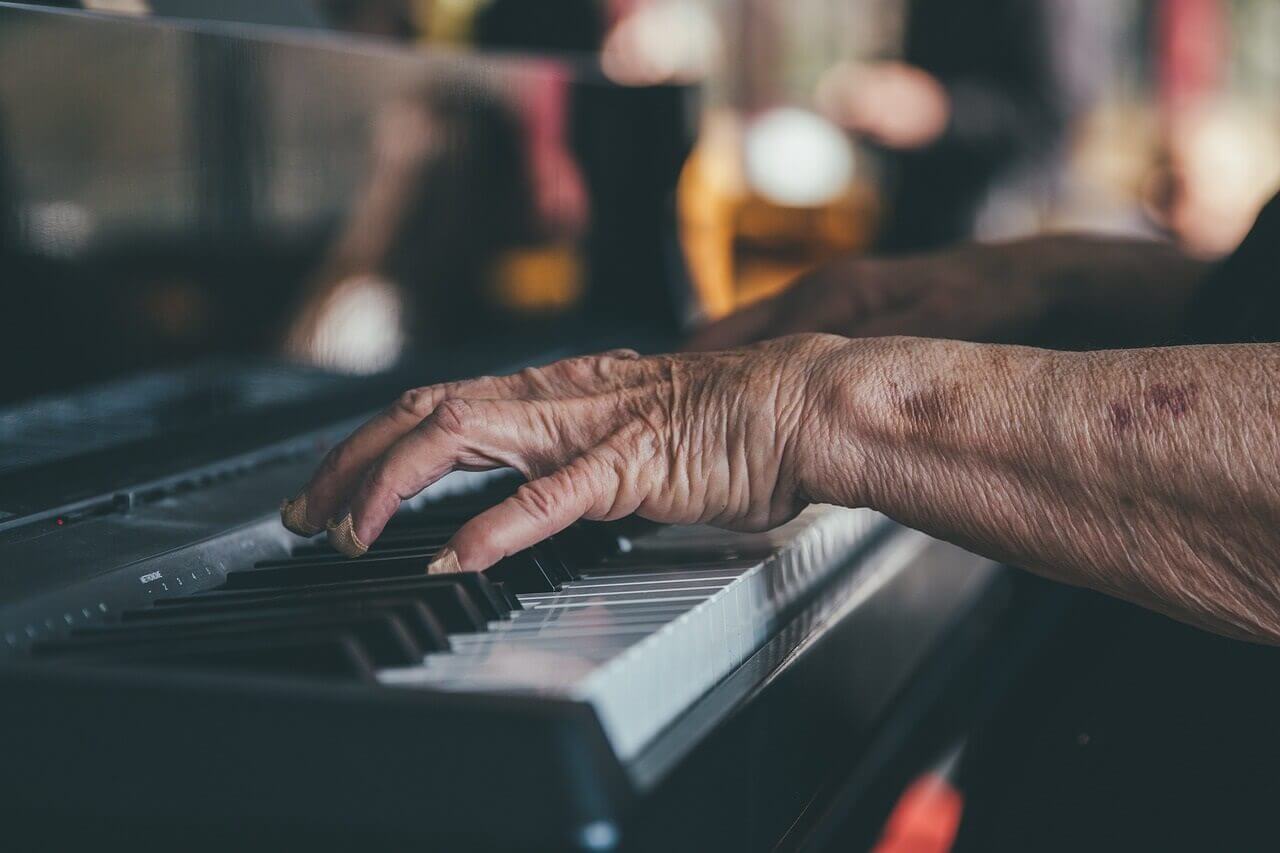 piano - mains - vieilles - old hands