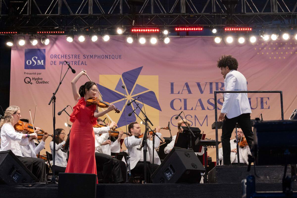 La violoniste Bomsori était l'une des solistes invitées de l'OSM pour son concert gratuit à l'Esplanade du Parc olympique, le 16 août 2023. (Photo: Antoine Saito)