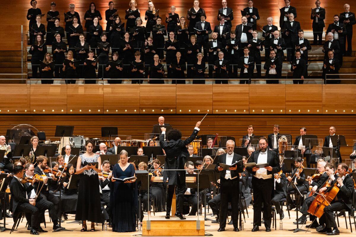 Pour inaugurer sa 90e saison, l'OSM présentait la Messe glagolitique de Janacek et le Sacre du printemps de Stravinsky. (Photo: Gabriel Fournier)