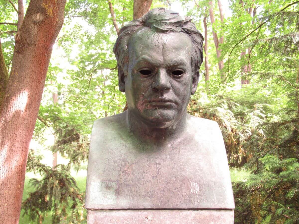 Buste de Max Reger à Meningen, en Allemagne (Photo libre de droits, wikimedia commons)