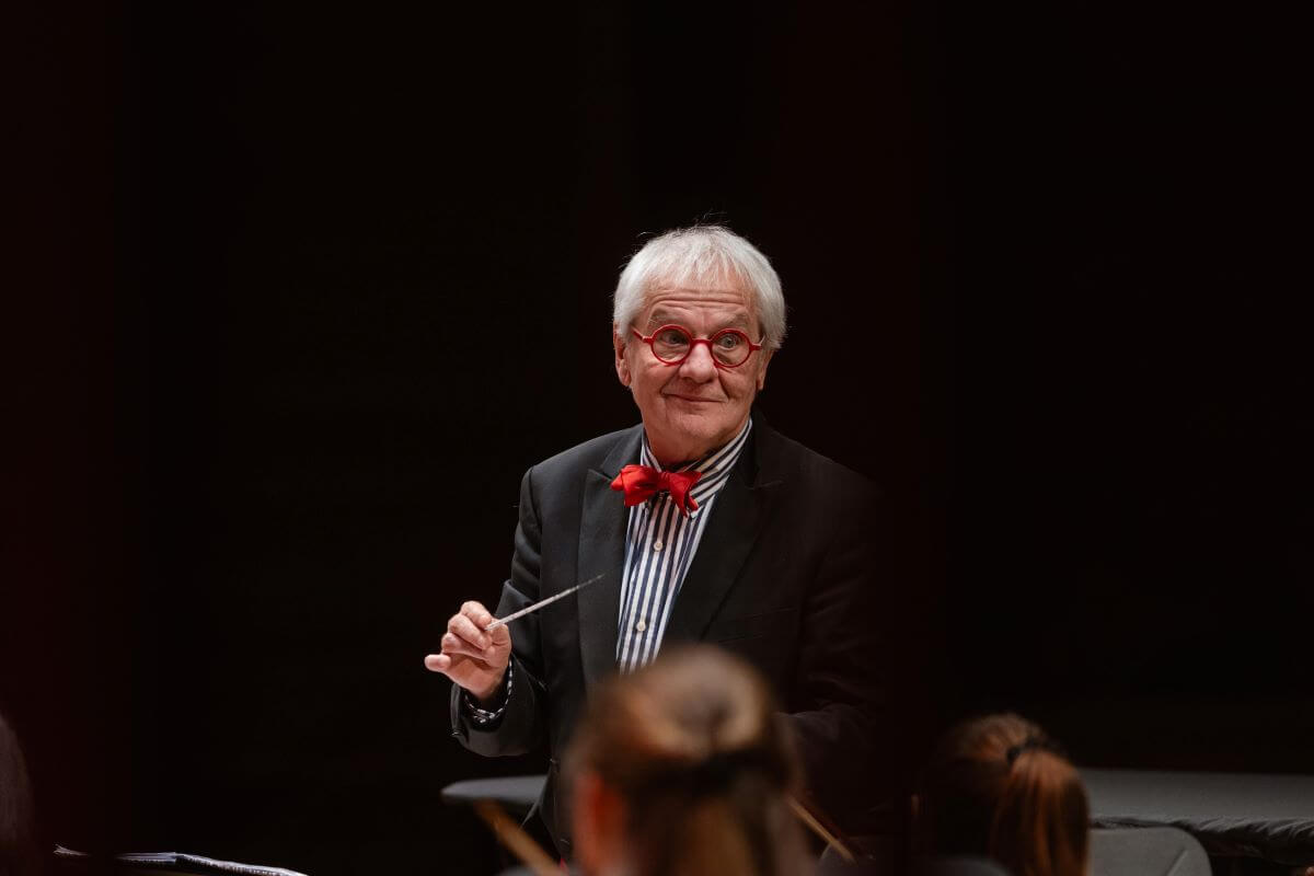 Le chef allemand Reinhard Goebel dirige le concert d'ouverture du Festival Bach Montréal 2023, présenté à Montréal, Québec et Ottawa (Photo: Gabriel Fournier)